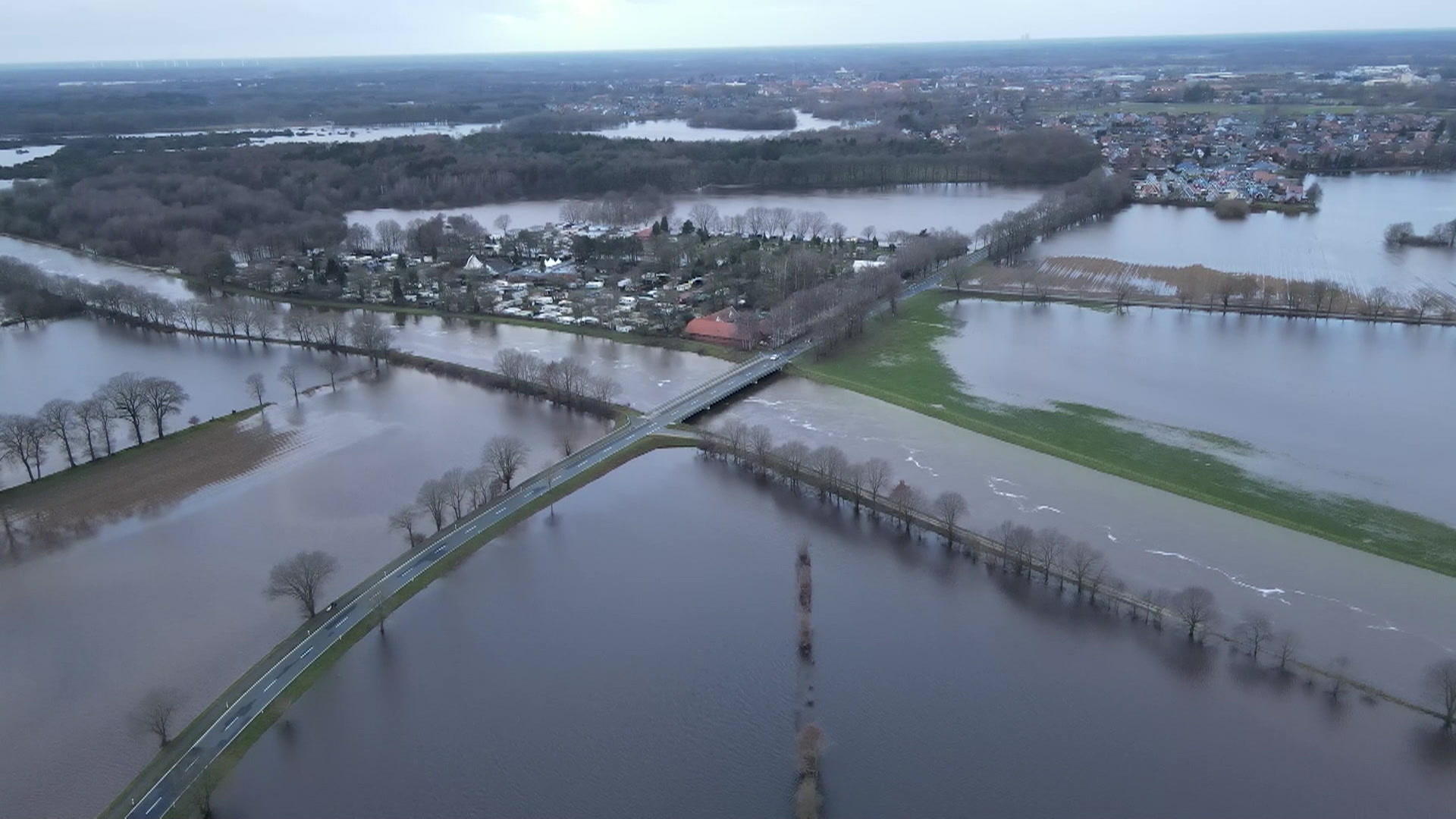 Powódź zagraża wielu domom w Niemczech