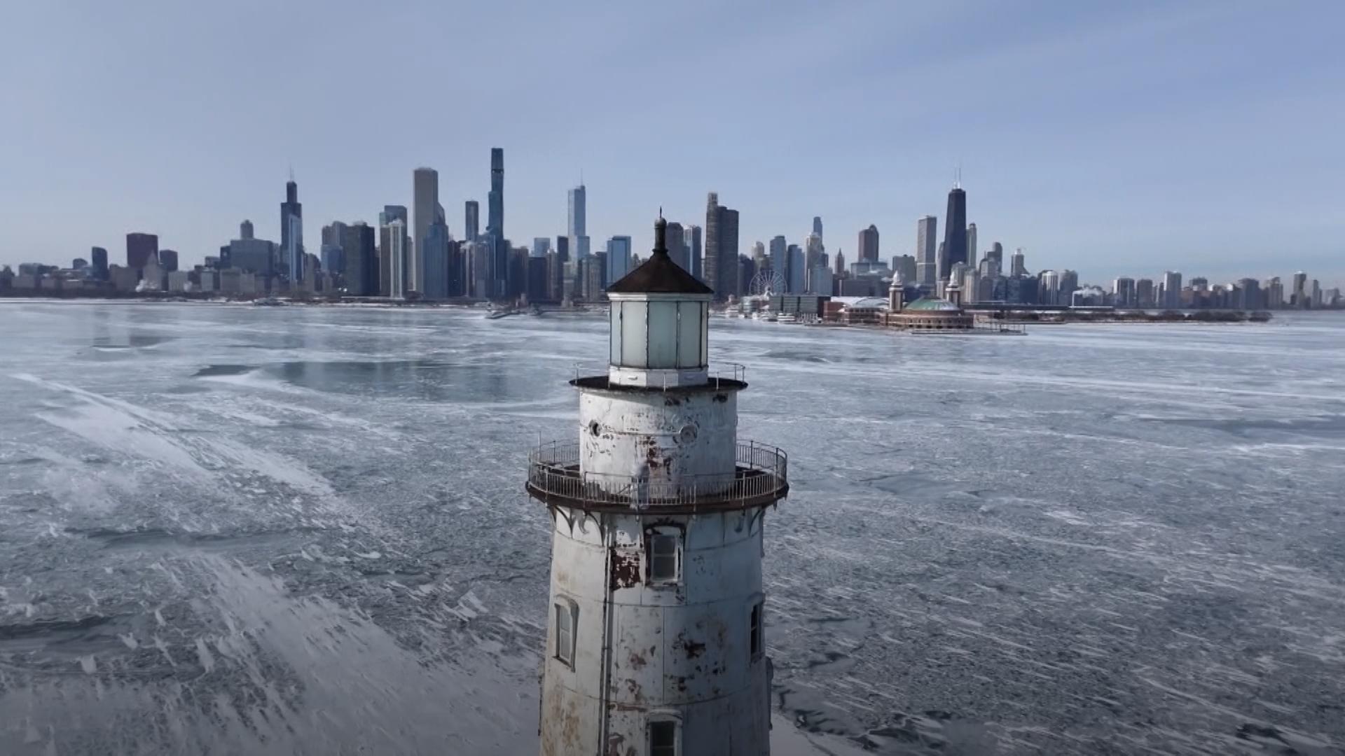 Ekstremalne zimno powoduje zamarznięcie jezior Michigan i Mississippi, krajobrazu w Stanach Zjednoczonych