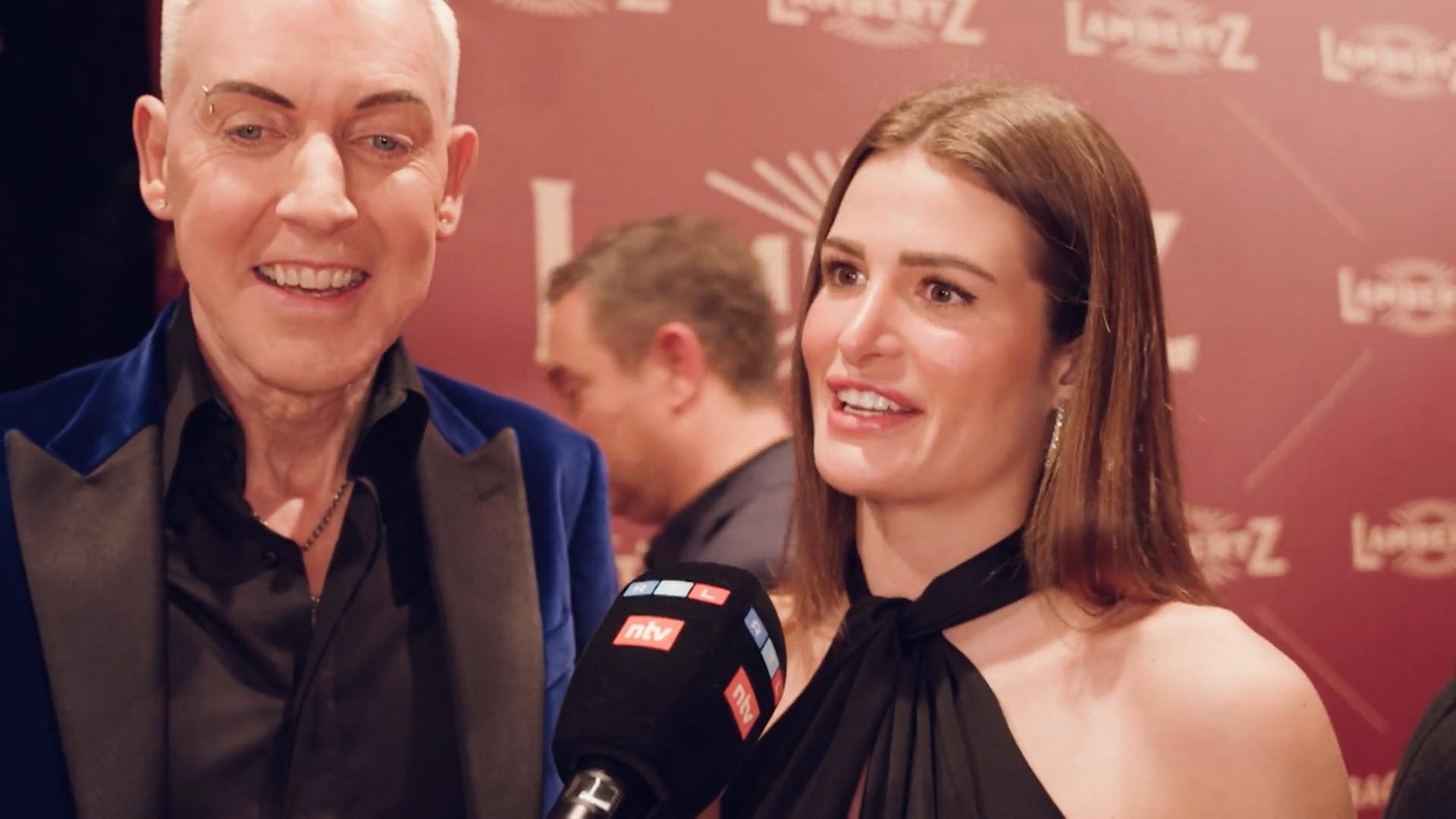 HP Baxxter et sa fiancée brillent sur le deuxième tapis rouge