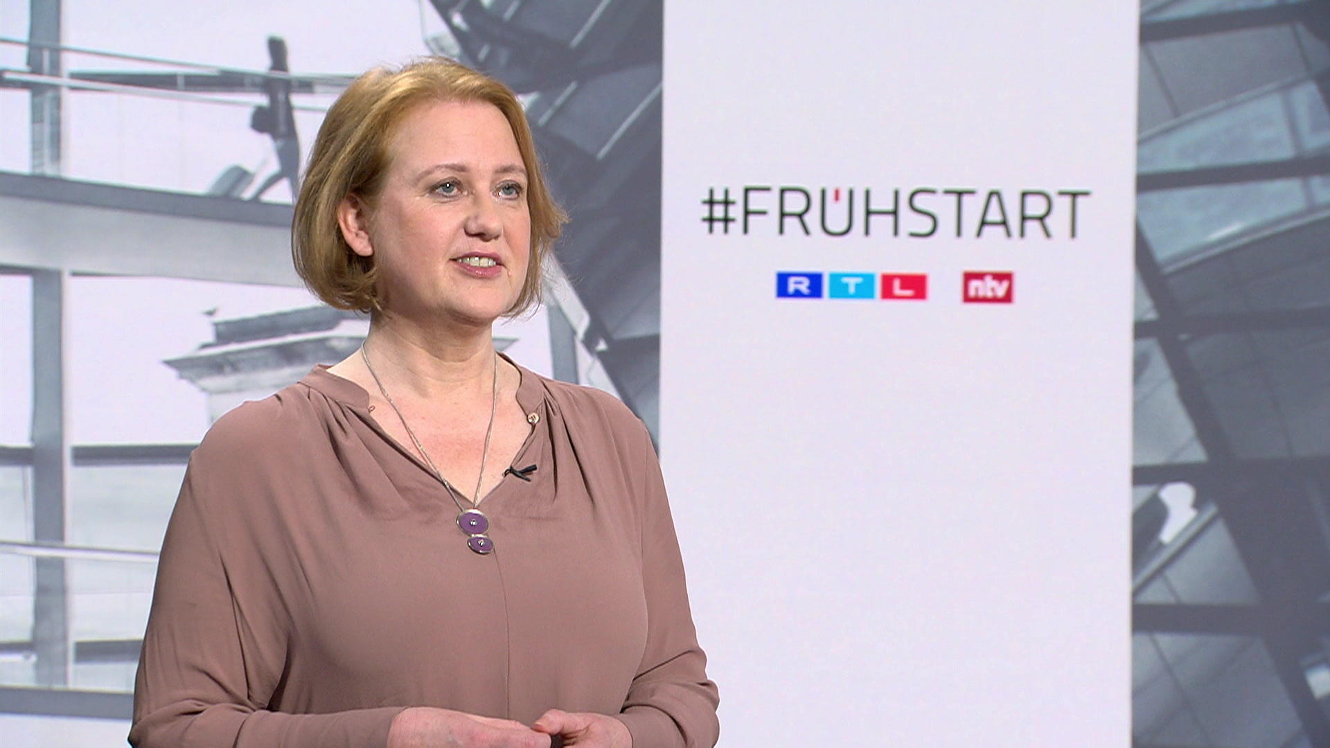 "Als ich ein Kind war, gab's nicht so viel rosa Spielzeug" Familienministerin Lisa Paus im RTL/ntv-Frühstart