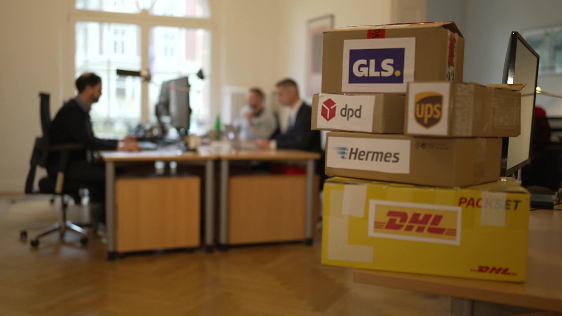 Pakete – Welcher Anbieter transportiert am besten?  DHL entwickelt neuen Paketkasten
