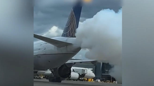 Dym z silnika uderza w pasażerów ogromnym dymem na krótko przed startem!