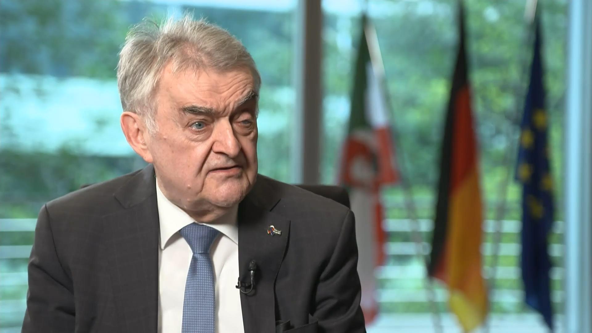 Steigt unsere Kriminalität durch Ausländer? NRW-Innenminister Herbert Reul im RTL-Interview