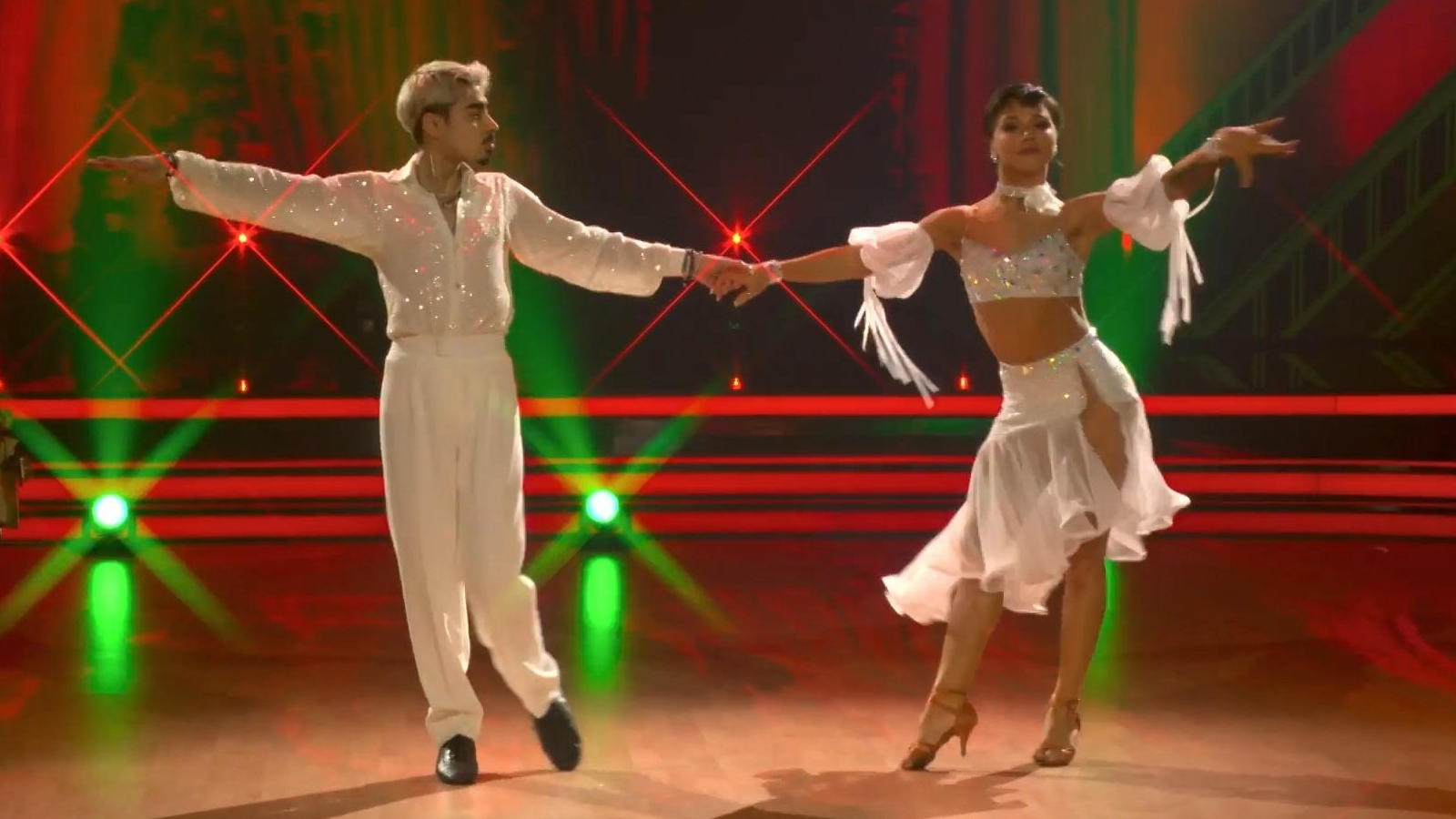 Tony e Anastasia ballano una rumba sulla canzone di successo di Eros Ramazzotti Let's Dance 2024: 