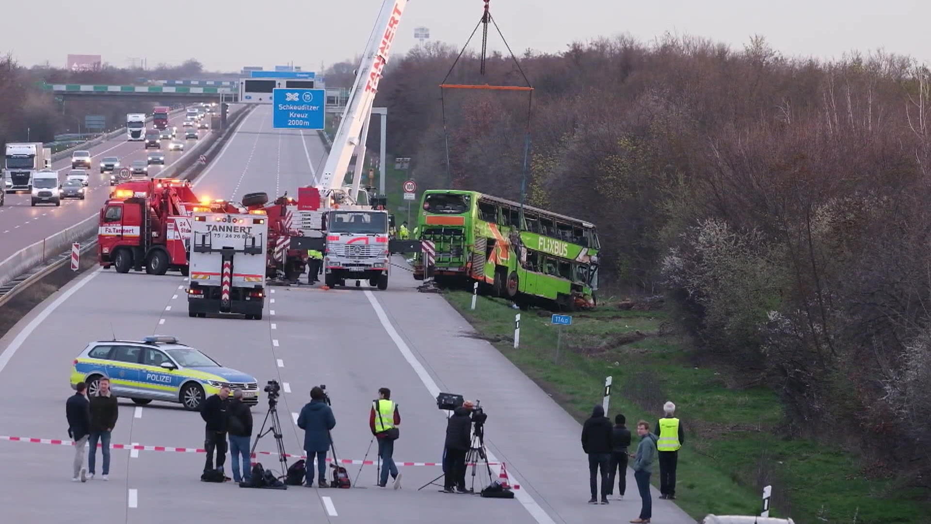 Śledztwo w sprawie dramatycznego wypadku autobusu Flixbus na autostradzie A9