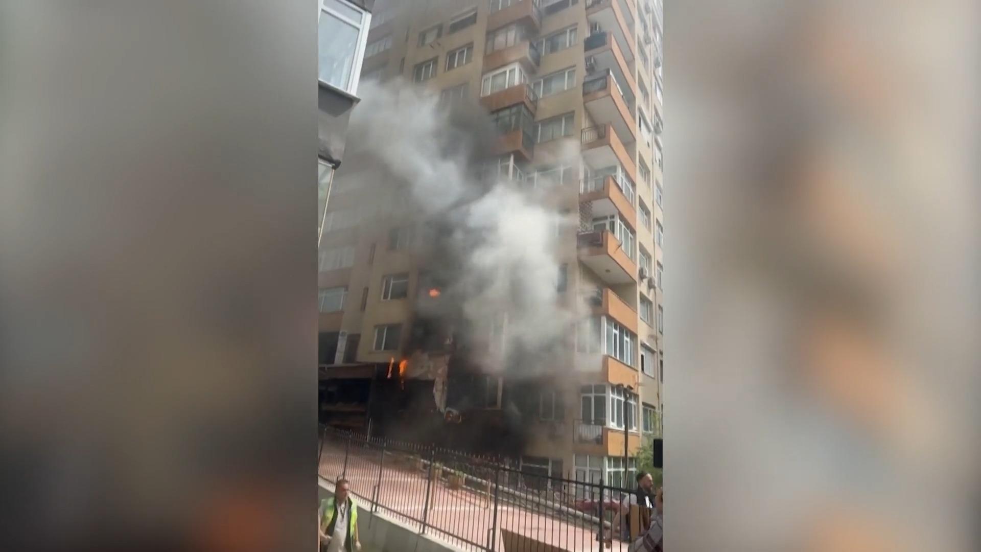 29 Menschen sterben bei Brand in Diskothek in Istanbul. Brand bei Renovierungsarbeiten