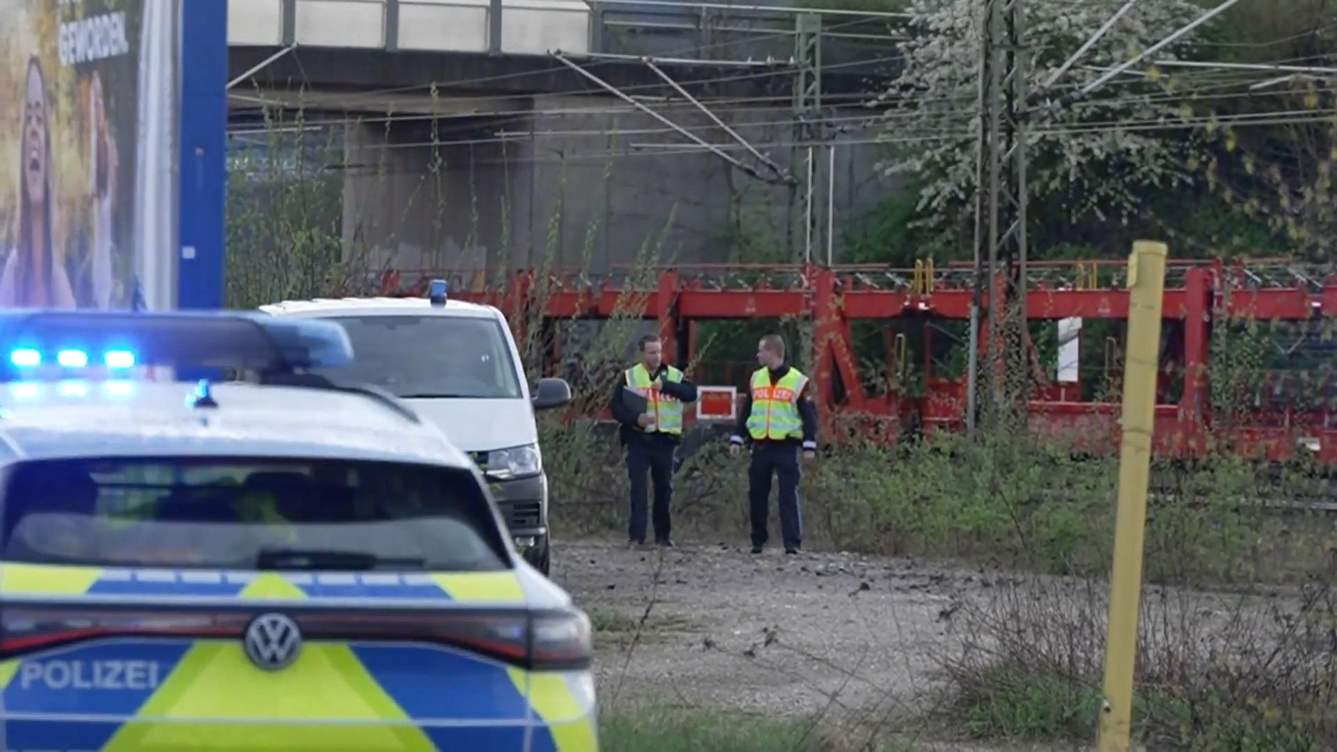 Person von Güterzug erfasst - tot! Polizei sucht drei Jugendliche