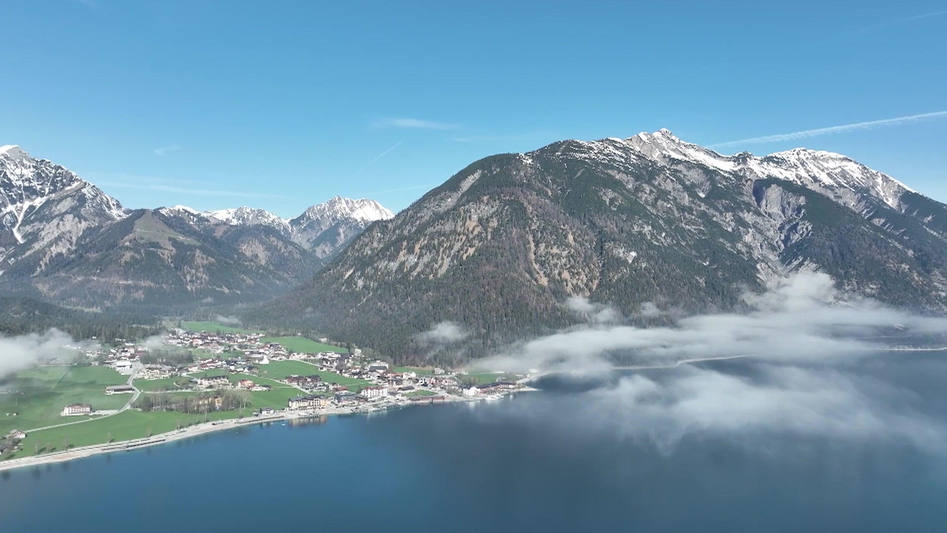 Traumhafte Stimmung zwischen Karwendel und Rofan Achensee im Wetterflug