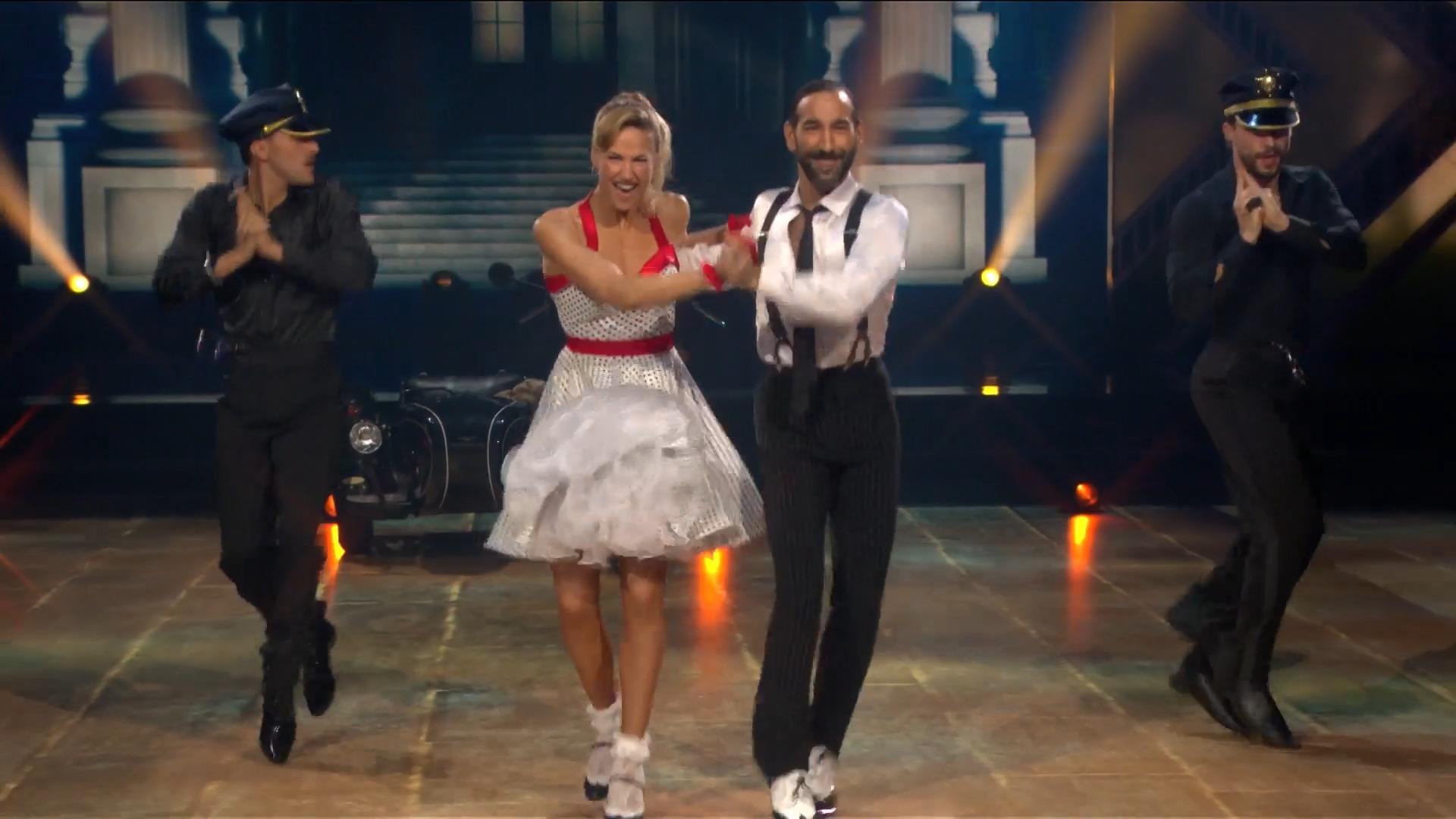 Lulu und Massimo Sinató überzeugen als Bonny und Clyde Let's Dance 2024: Ein Jive vom Feinsten