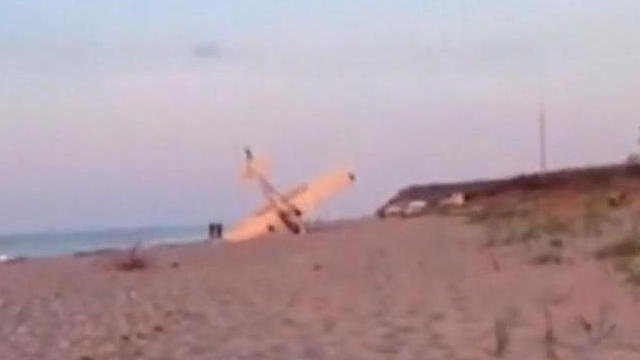 Piccolo incidente aereo su una spiaggia turistica, atterraggio d'emergenza all'ultimo momento!
