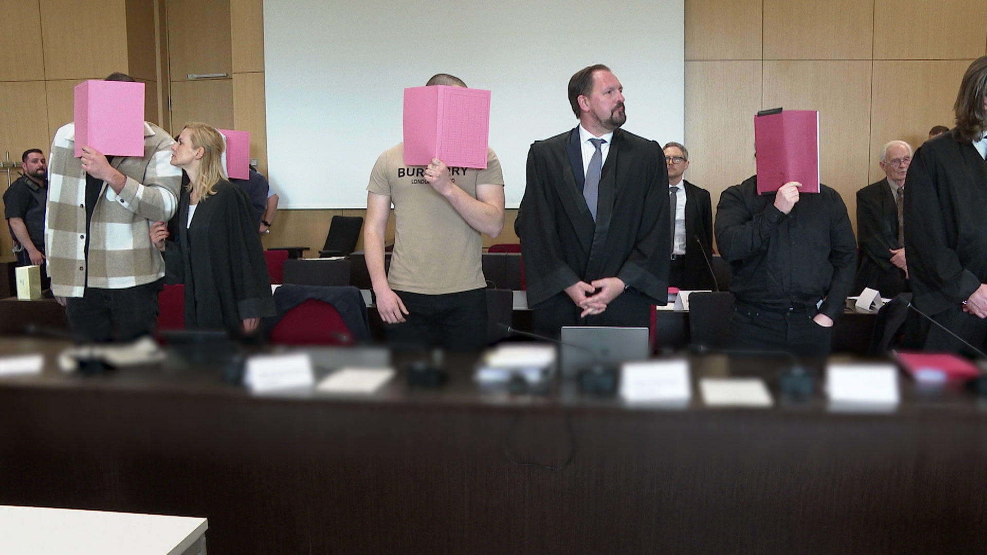 Zwei Handwerker erlitten während des Prozesses in Mönchengladbach stundenlange Folter und Märtyrertum