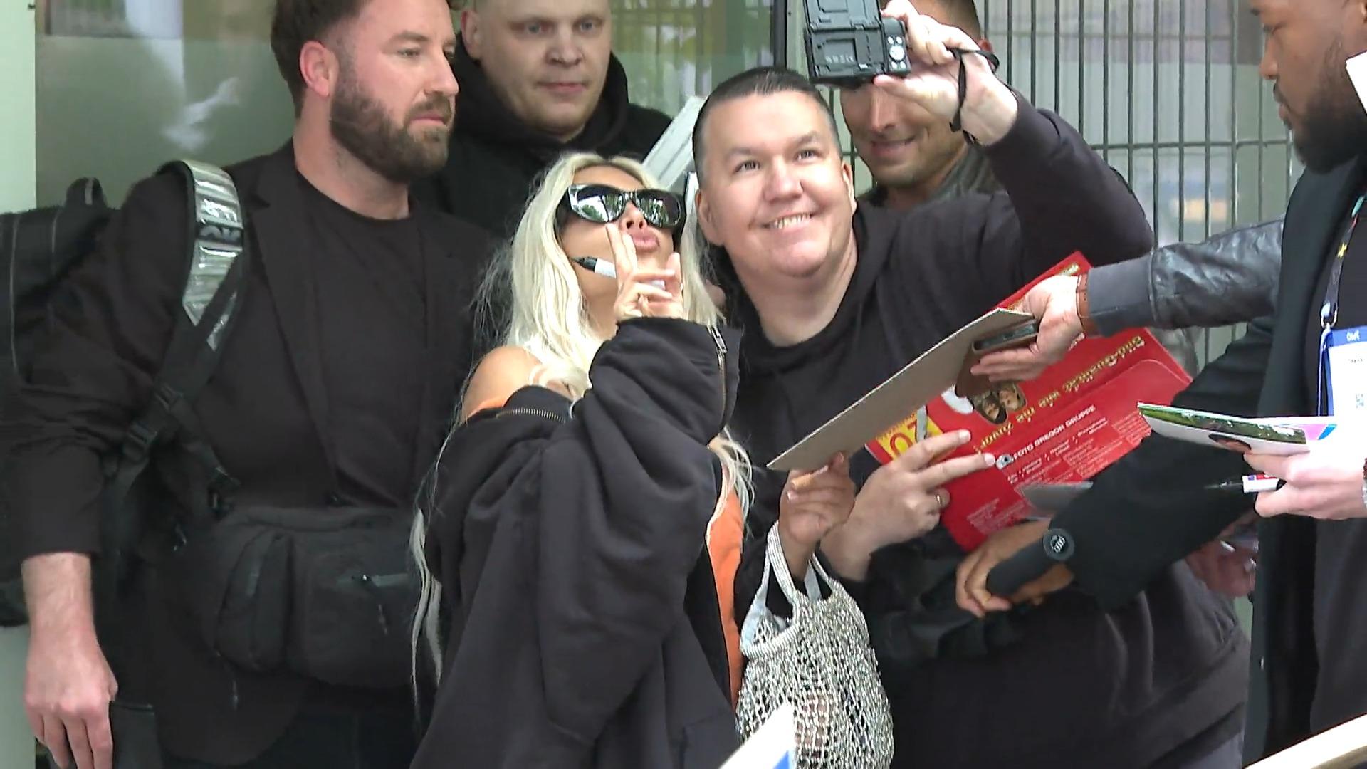 Kim Kardashian recauda un millón para Hamburg-Koike.  ¡La caja registradora está sonando!